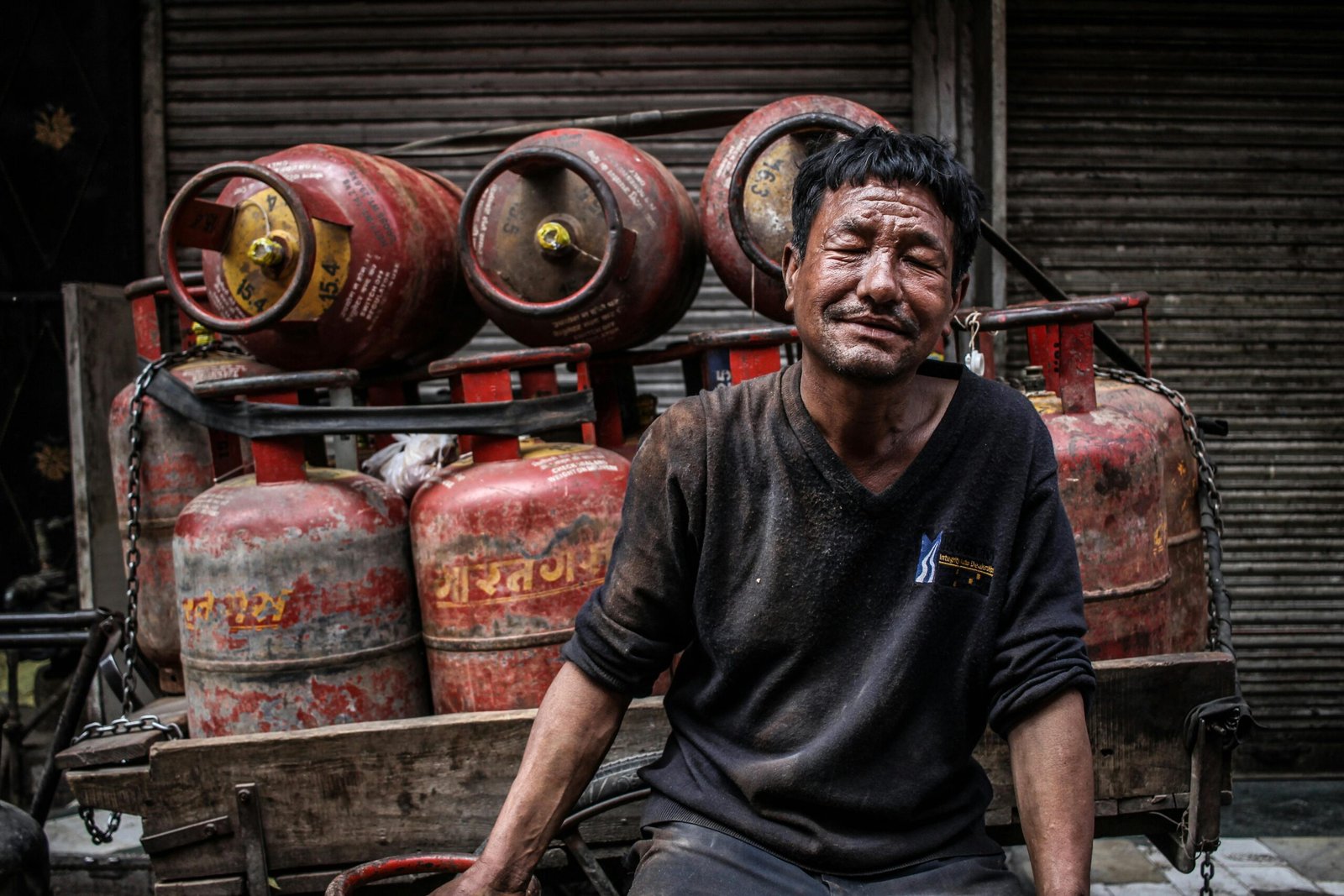 Hormuz Crisis Splits India’s LPG Cylinder Market in Two