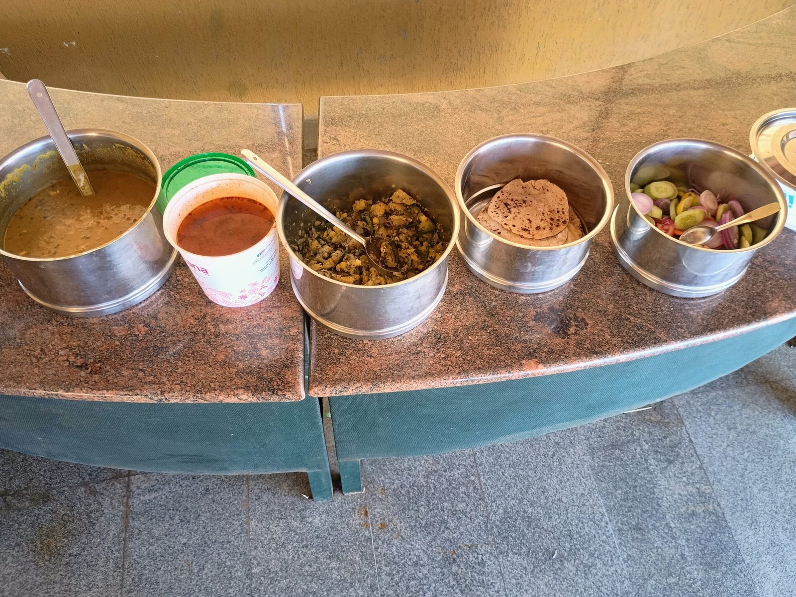 Reusable steel containers for food